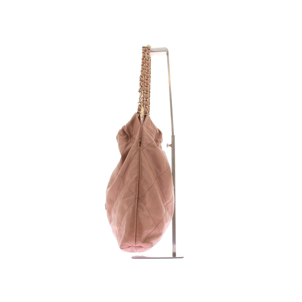 Sac porté épaule "Chanel 22"