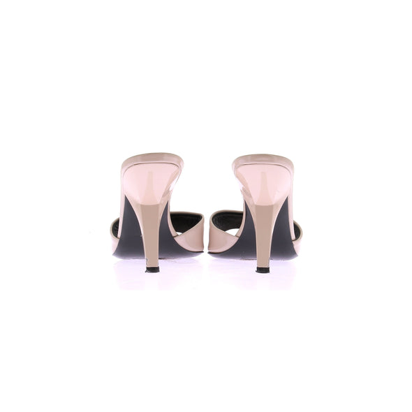 Sandales en cuir vernis beige