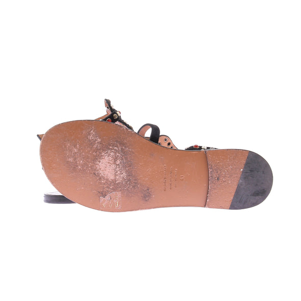 Sandales en daim cloutées