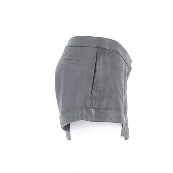 Short en cuir noir