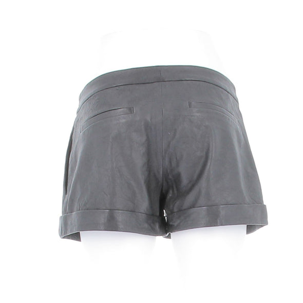 Short en cuir noir