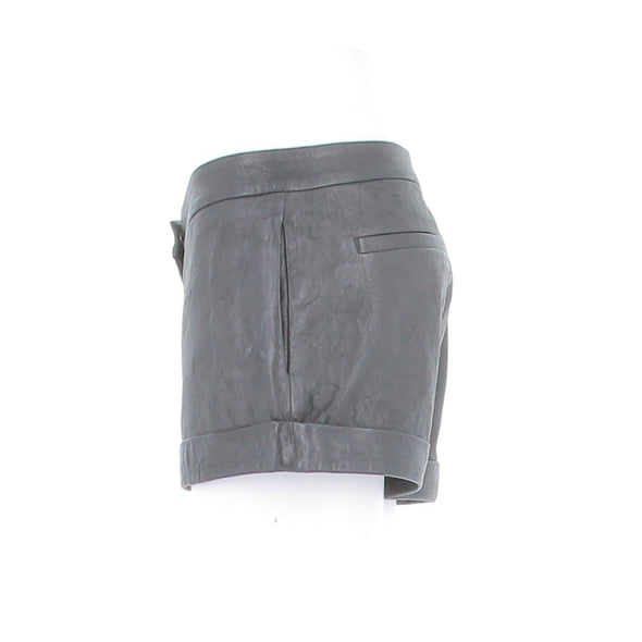 Short en cuir noir