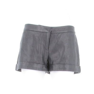 Short en cuir noir