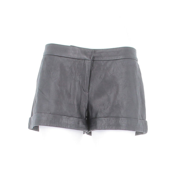 Short en cuir noir