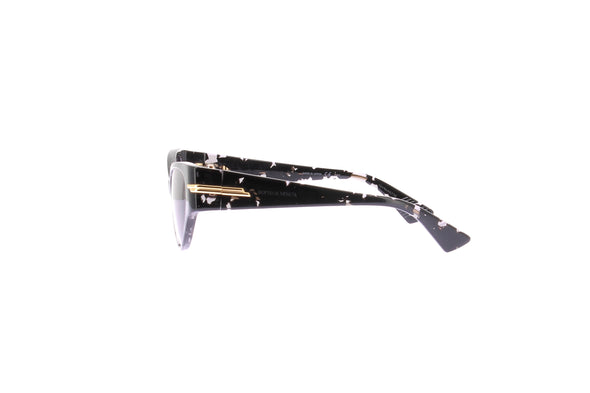 Lunettes de soleil grises écailles
