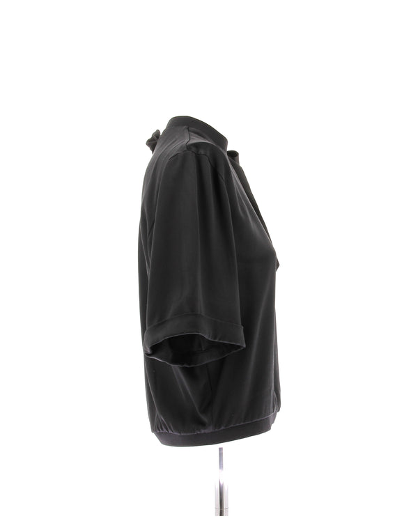 Top en soie noire