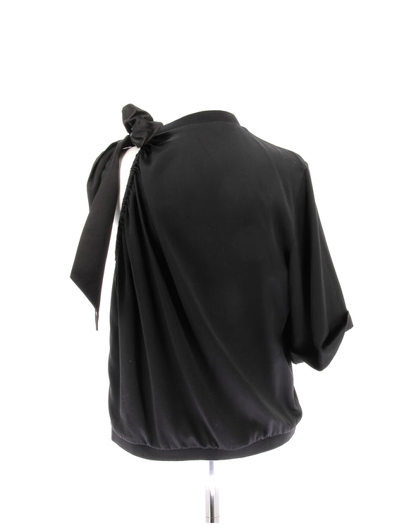 Top en soie noire