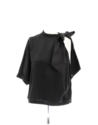 Top en soie noire