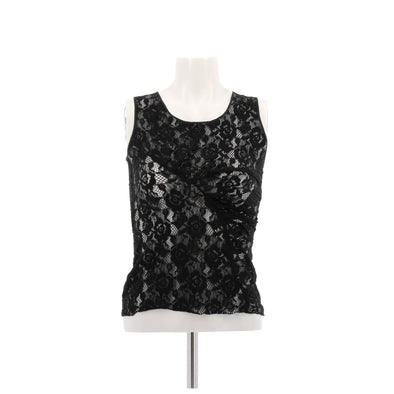 Top noir en dentelle
