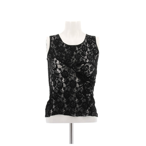 Top noir en dentelle