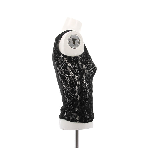 Top noir en dentelle