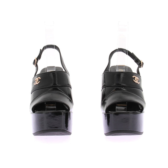 Sandales à talons et plateformes