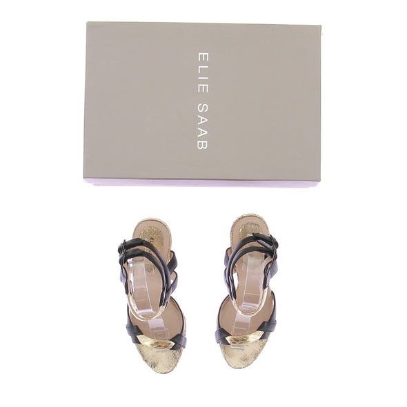 Sandales à talons noires et dorées