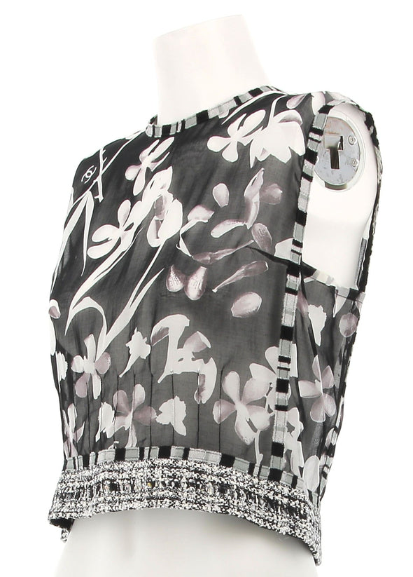 Top noir à imprimé floral