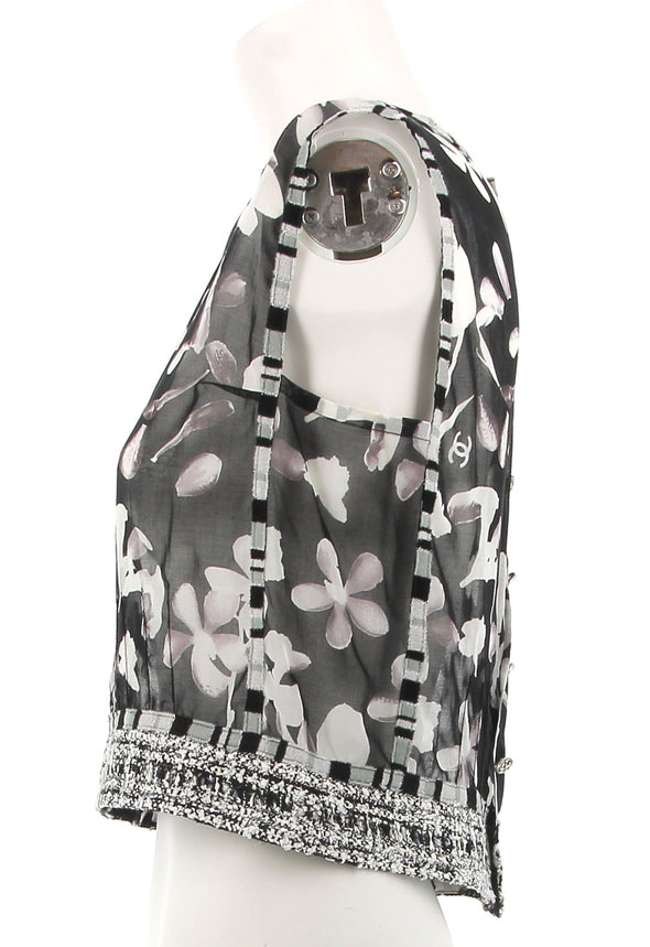 Top noir à imprimé floral