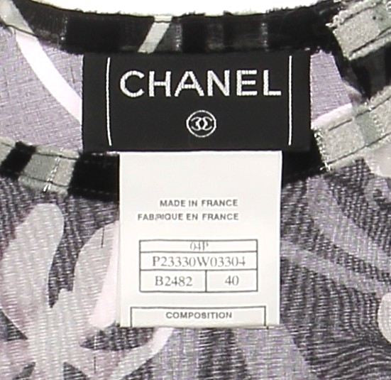 Top noir à imprimé floral