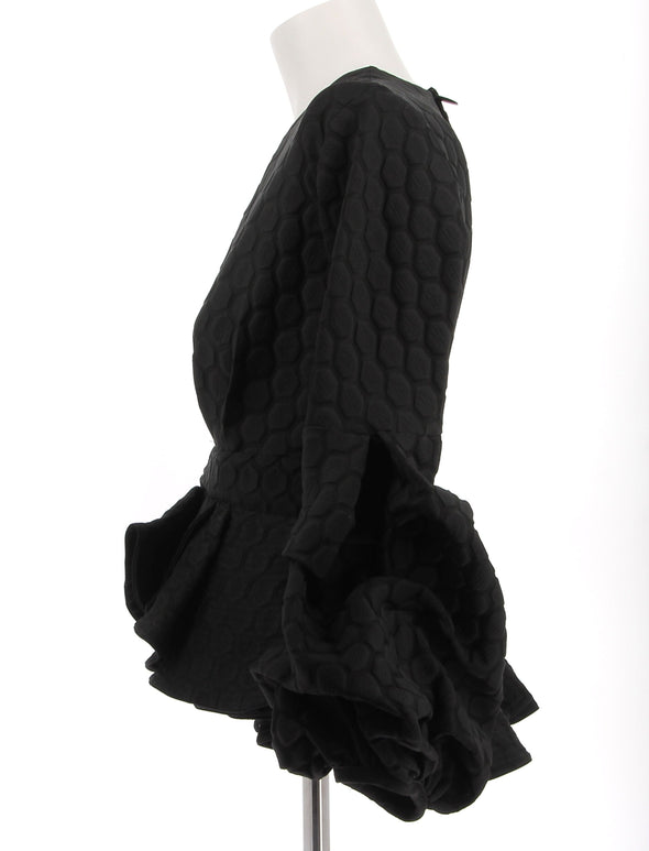 Top noir texturé à manches volumineuses