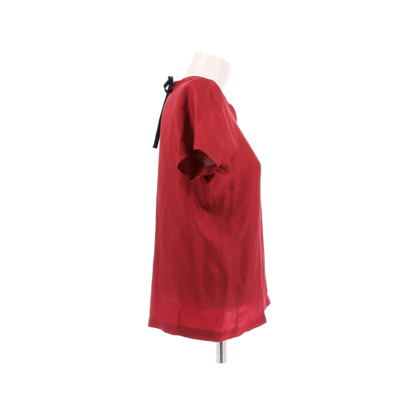 Top en soie rouge