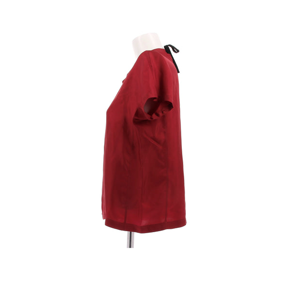 Top en soie rouge