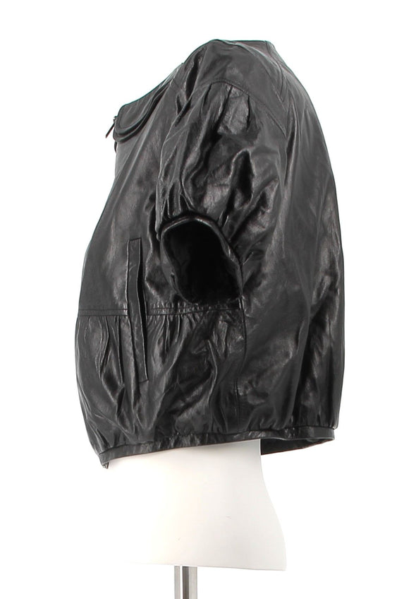 Gilet court en cuir à manches courtes