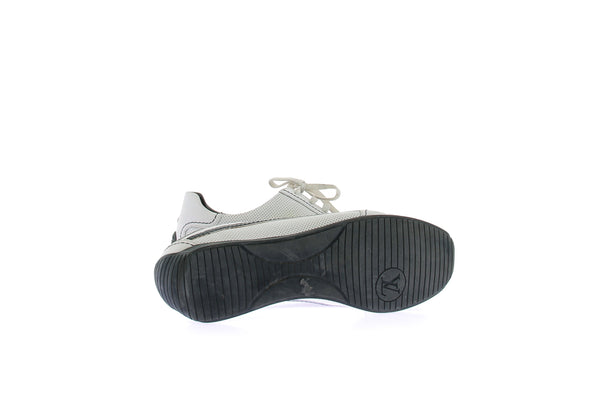 Baskets blanches et noires