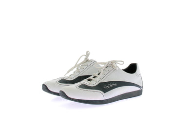 Baskets blanches et noires
