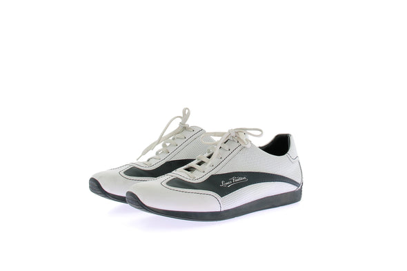 Baskets blanches et noires