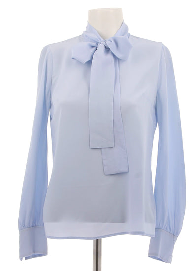 Blouse bleue à nœud