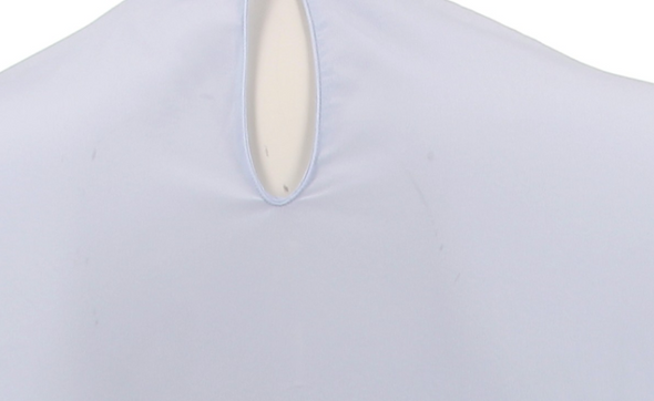 Blouse bleue à nœud