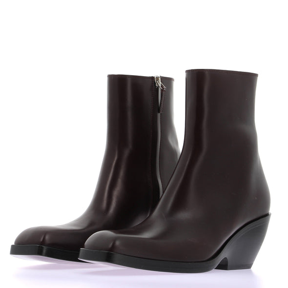 Bottes en cuir bordeaux foncé