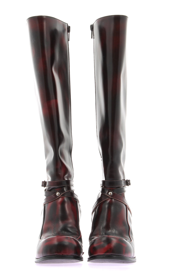 Bottes hautes noires et rouges