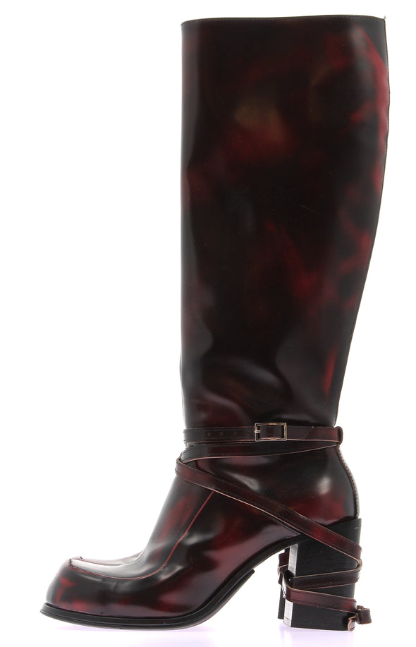 Bottes hautes noires et rouges