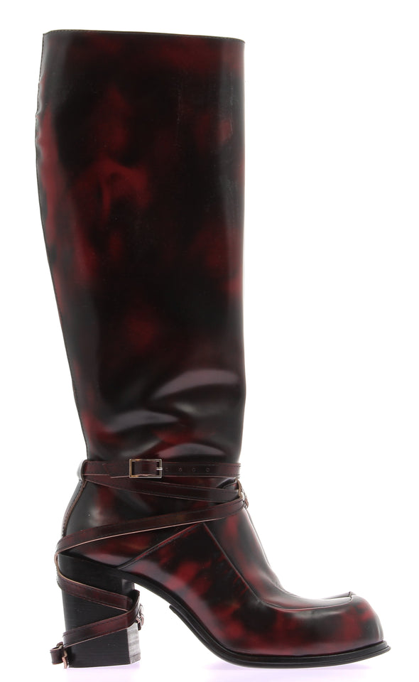 Bottes hautes noires et rouges