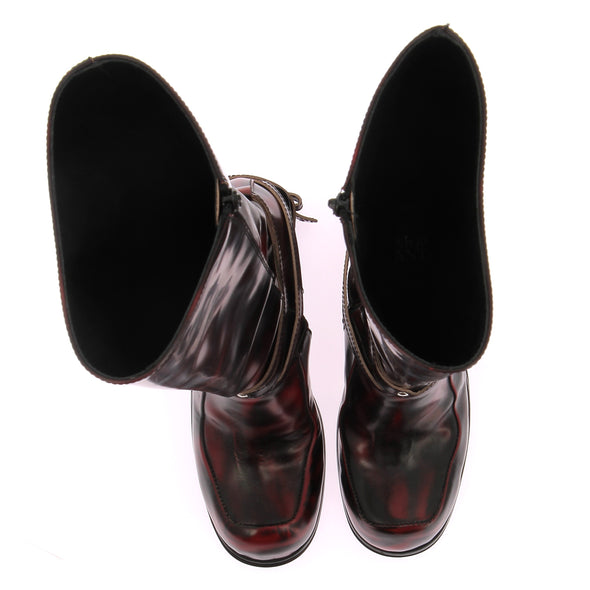 Bottes hautes noires et rouges