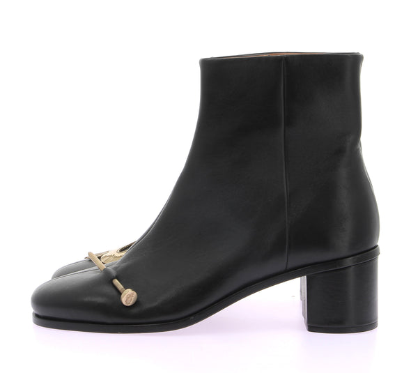 Bottines noires avec détails dorés