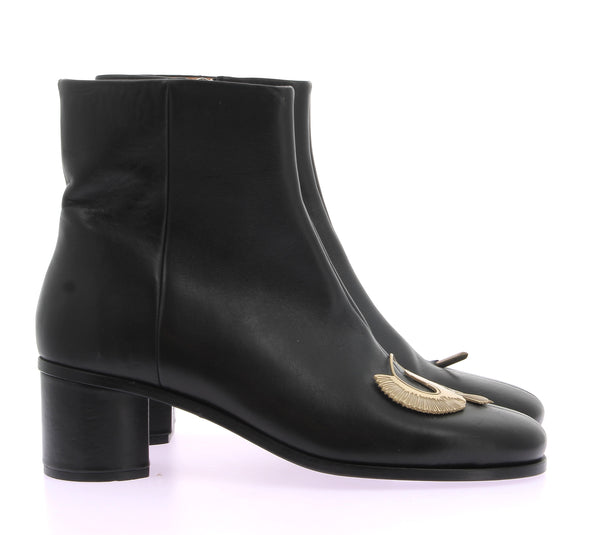 Bottines noires avec détails dorés