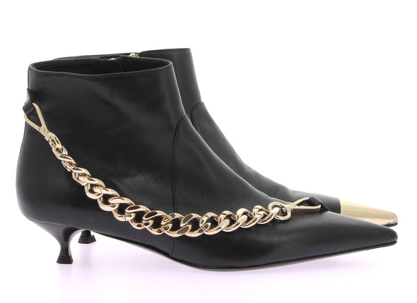 Bottes "K THREE" noires pointues en cuir avec détails dorés et chaine