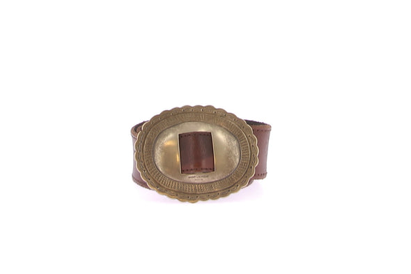 Ceinture marron en cuir à boucle dorée