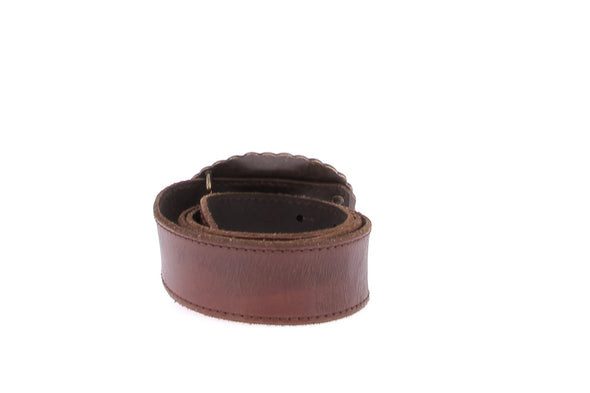 Ceinture marron en cuir à boucle dorée