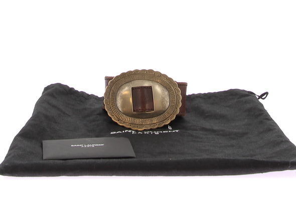 Ceinture marron en cuir à boucle dorée