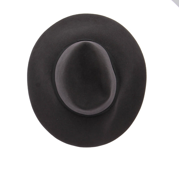 Chapeau gris en laine rehaussé d'un ruban noir
