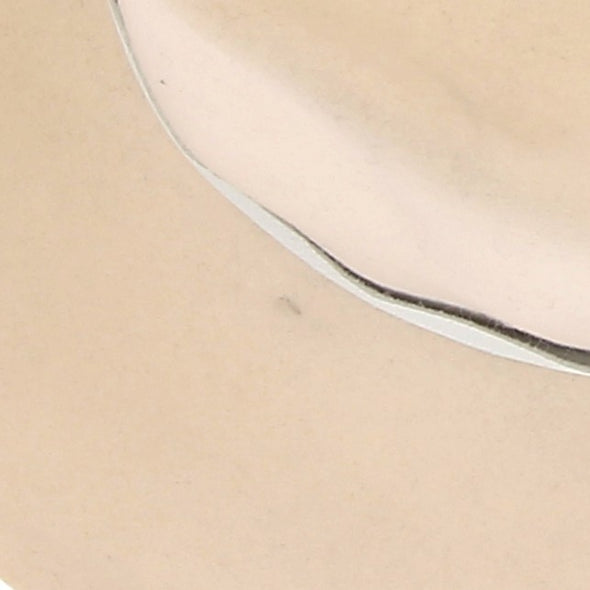 Chapeau beige à ruban blanc