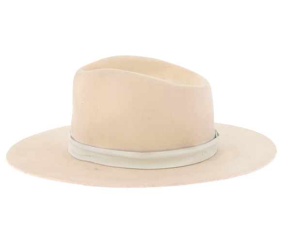 Chapeau beige à ruban blanc