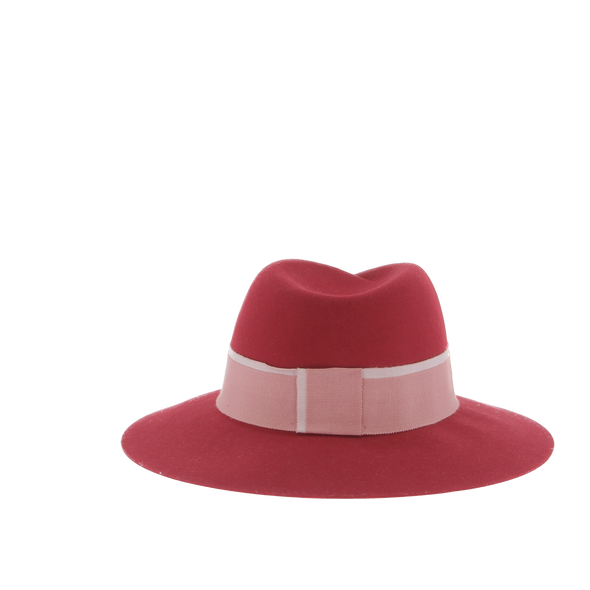 Chapeau en laine rouge