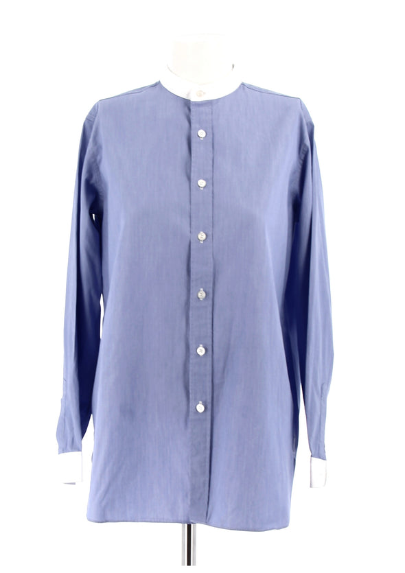 Chemise bleue à rayures blanches