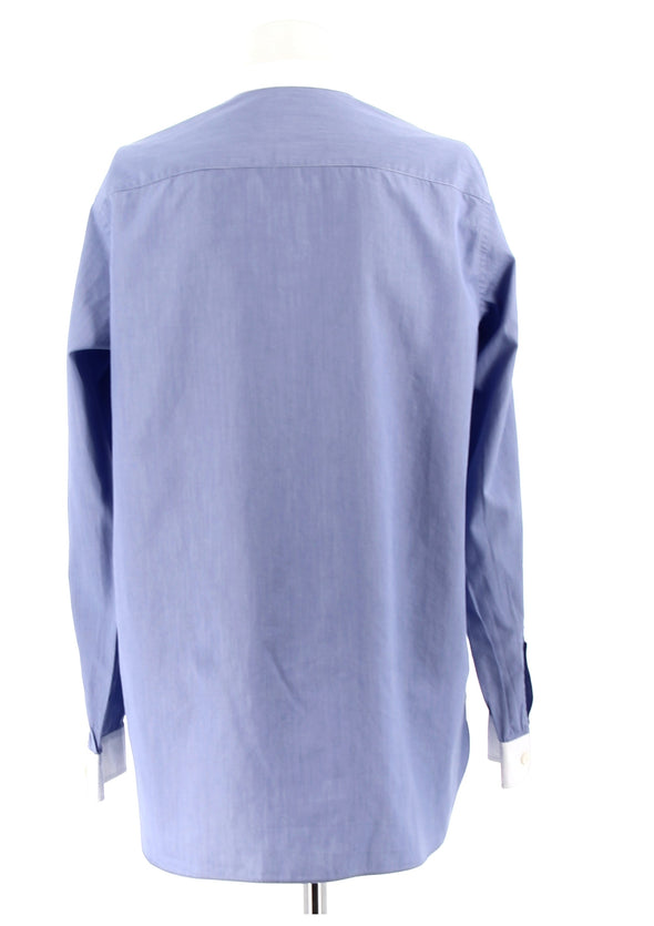 Chemise bleue à rayures blanches