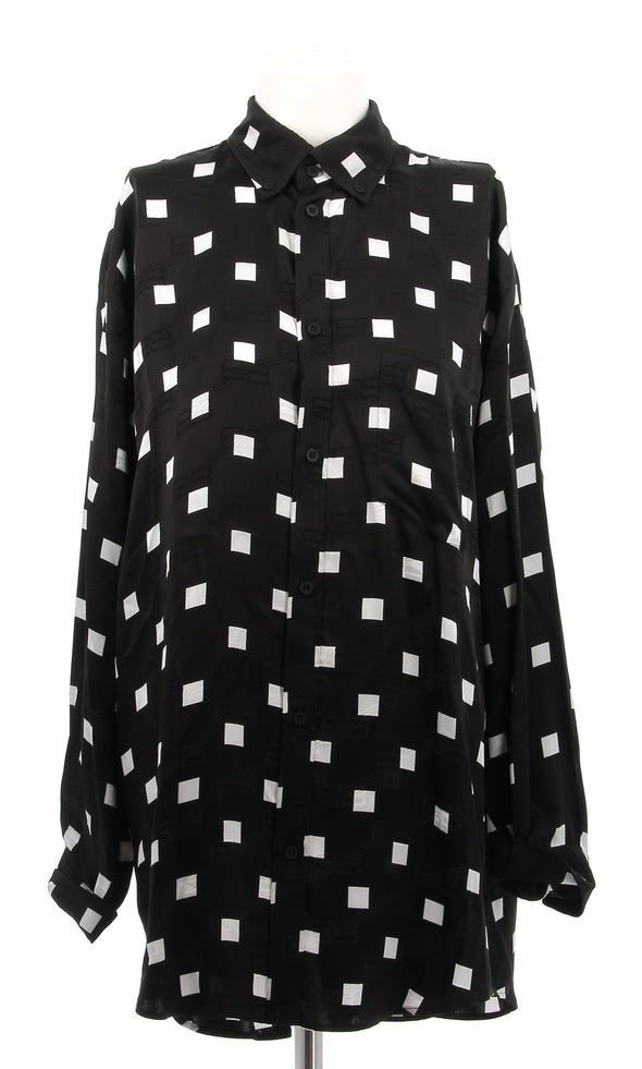 Blouse noire à carreaux blanc