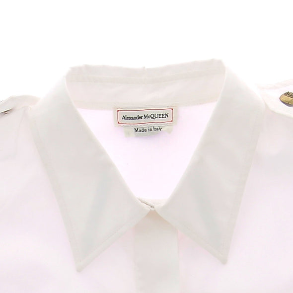 Chemise blanche à fermeture boutonnée