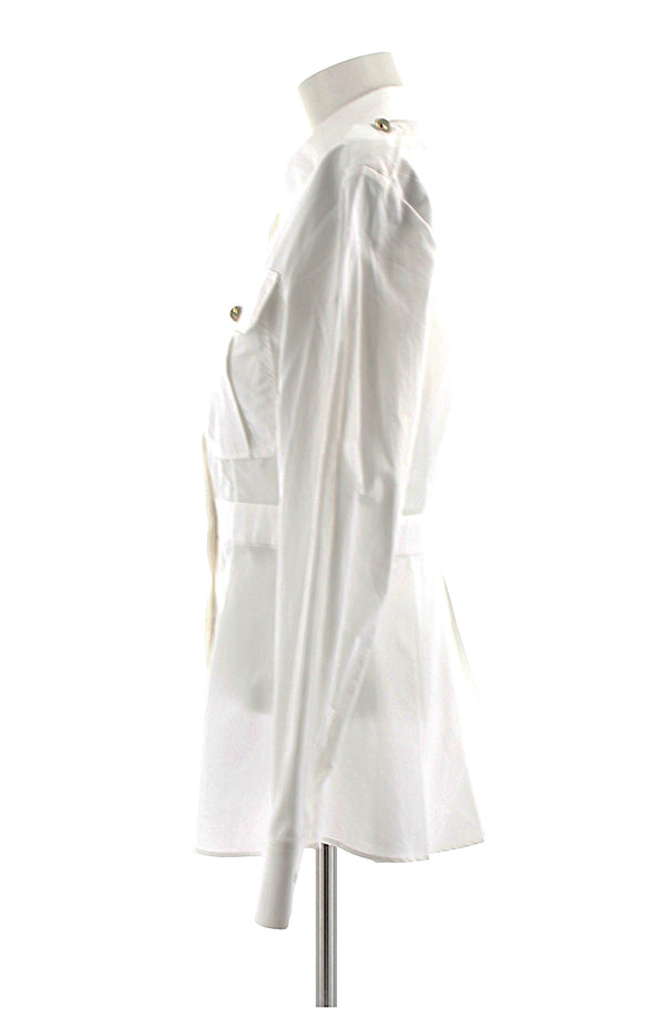 Chemise blanche à fermeture boutonnée