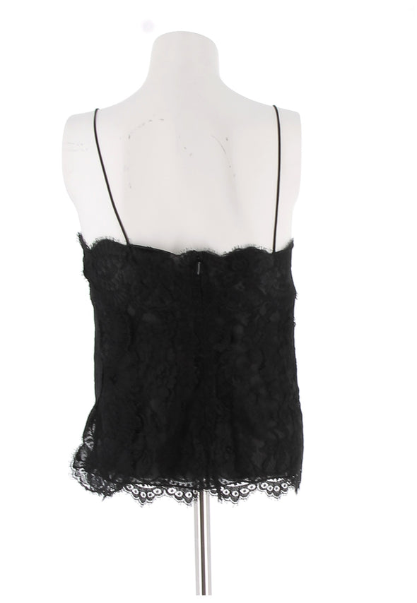 Top noir à dentelle
